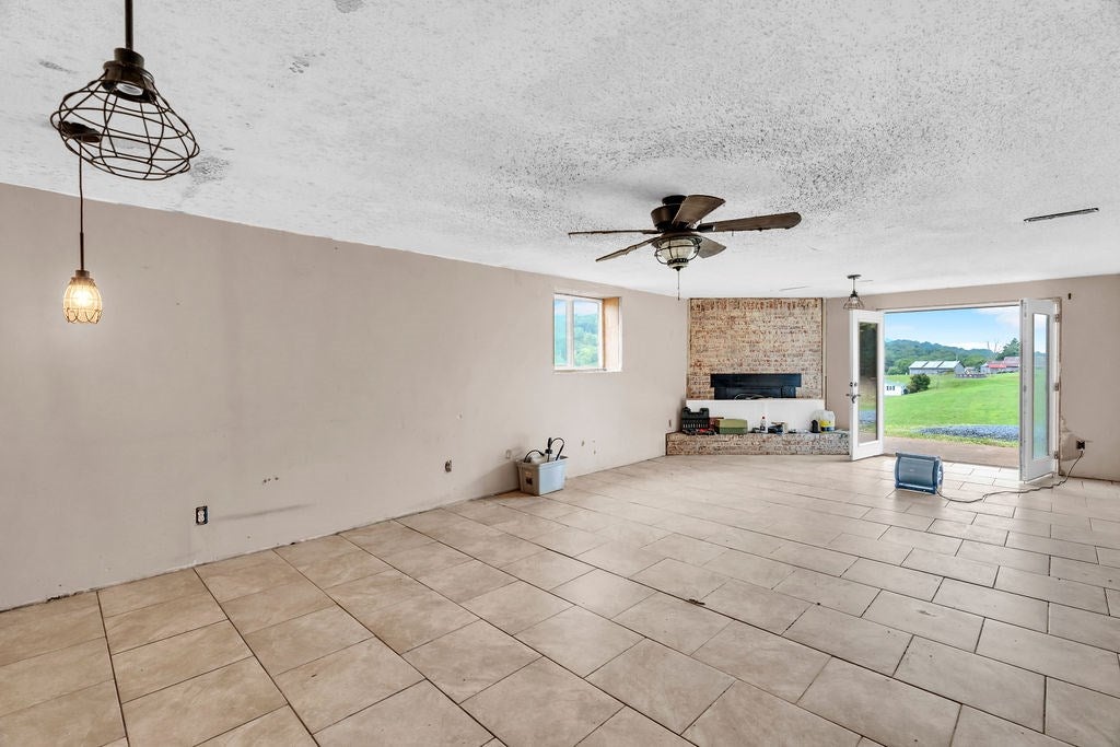 6931 Moccasin Valley Road Lebanon, VA 24266 - Photo 17 of 59 Gallery Image 17