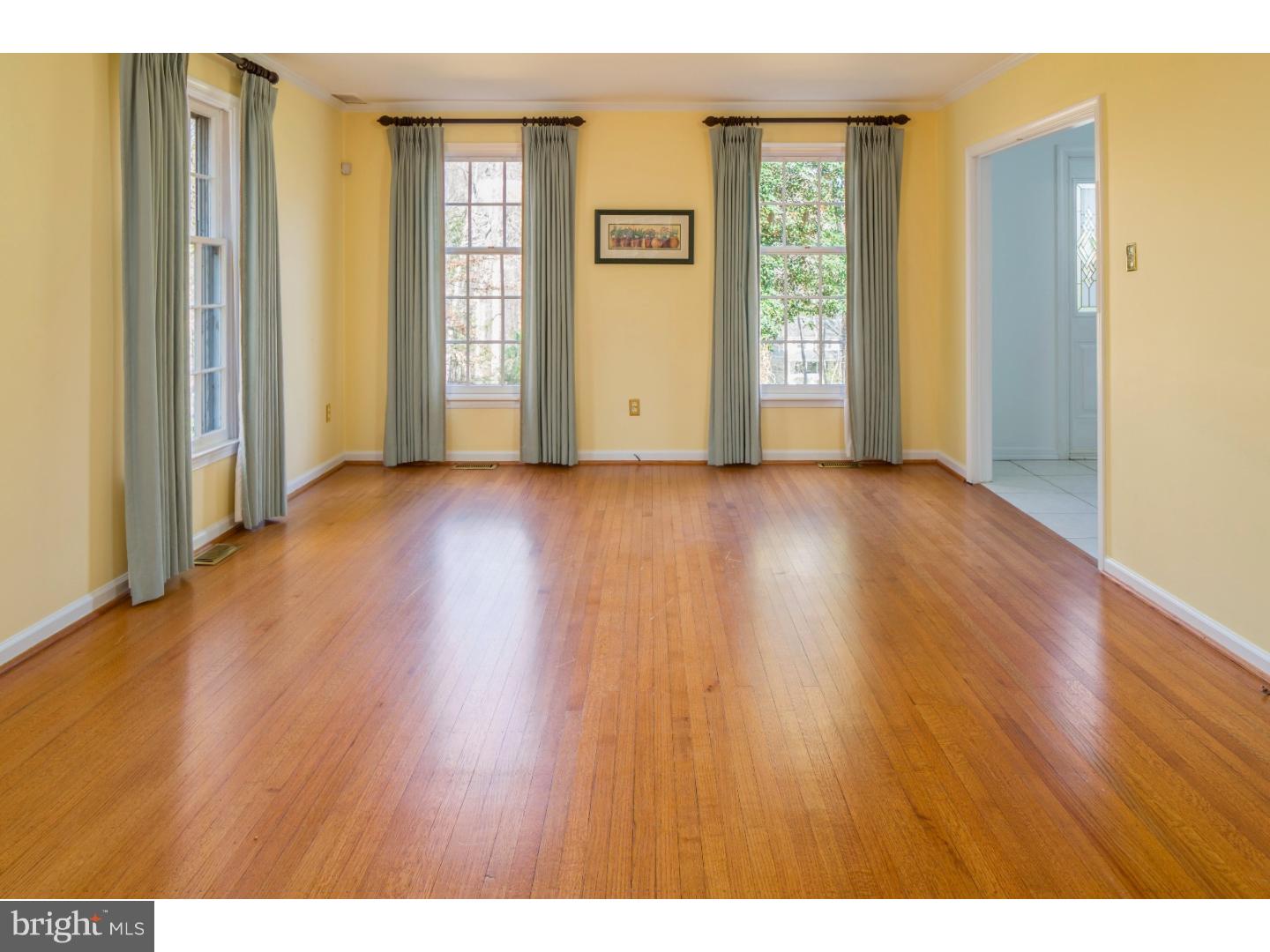 306 French Road Newtown Square, PA 19073 - Photo 4 of 24 Living Room