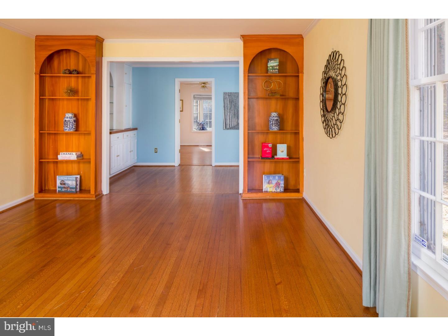 306 French Road Newtown Square, PA 19073 - Photo 5 of 24 Living Room