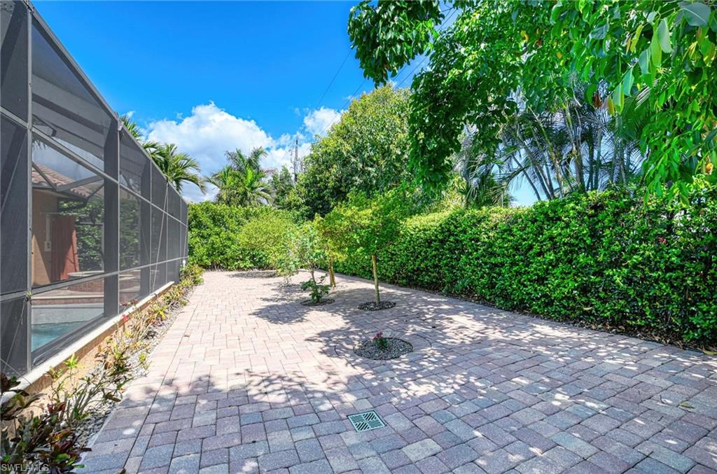 672 Fairway Terrace Naples, FL 34103 - Photo 34 of 40
