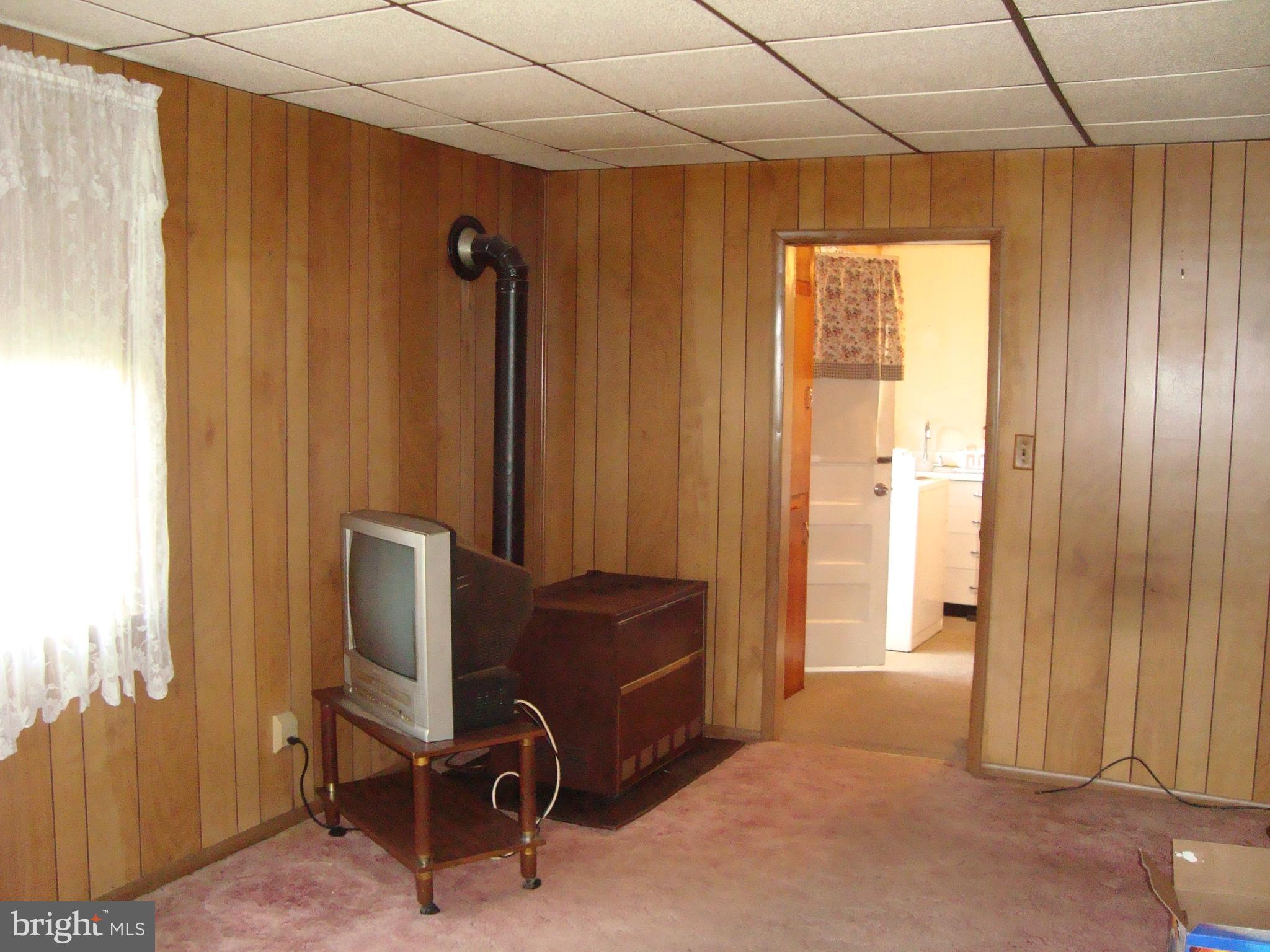 6140 Ebenezer Road Baltimore, MD 21220 - Photo 10 of 12 Living Room