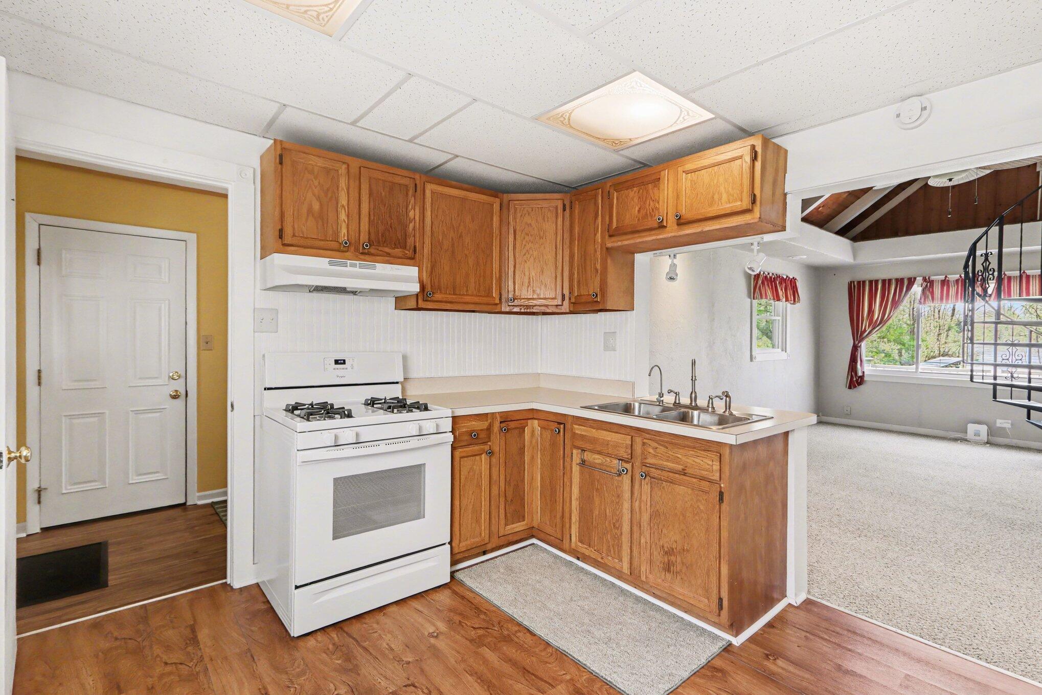 64420 Constantine Road Constantine, MI 49042 - Photo 5 of 26 006_file_6335