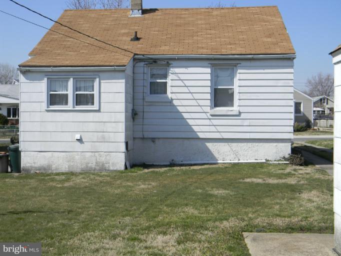 226 Pinewood Road Dundalk, MD 21222 - Photo 3 of 12 a view of a backyard of house