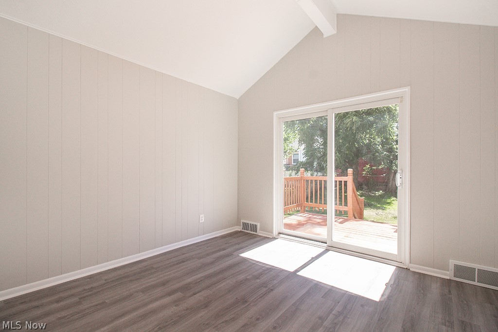 3954 Grosvenor Road Cleveland, OH 44118 - Photo 10 of 35