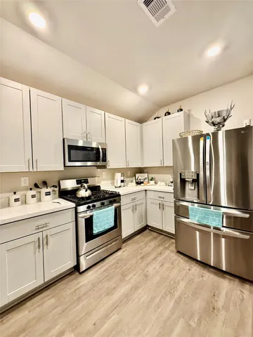 $2,200 | 9921 Spring Creek Road, Cleveland, TX 77327