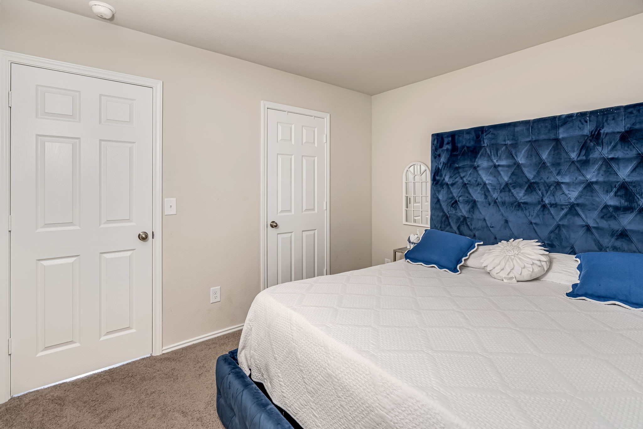 9921 Spring Creek Road Cleveland, TX 77327 - Photo 9 of 30 a bedroom with a bed and a closet