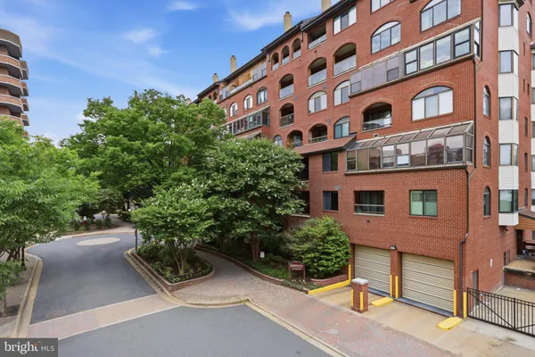 $2,600 | 1029 North Stuart Street, Unit 216, Arlington, VA 22201