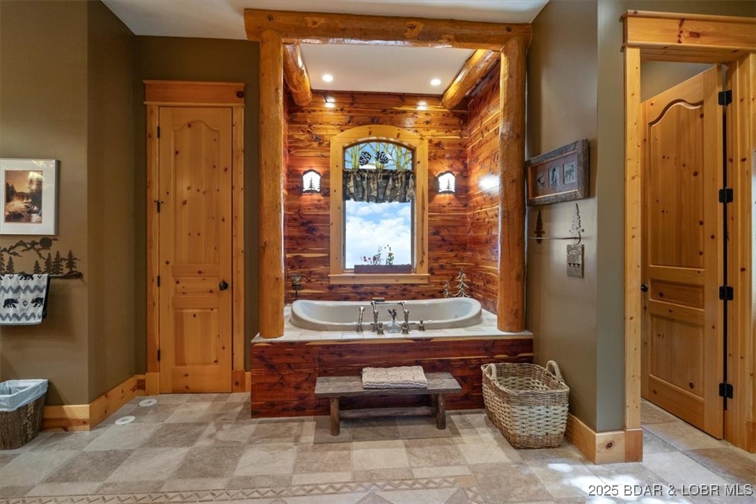 626 Grand Cove Road Sunrise Beach, MO 65079 - Photo 32 of 74 Relaxing Tub