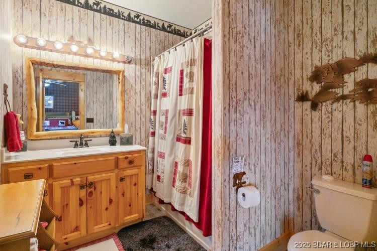 626 Grand Cove Road Sunrise Beach, MO 65079 - Photo 45 of 74 Private bath off Burgundy room