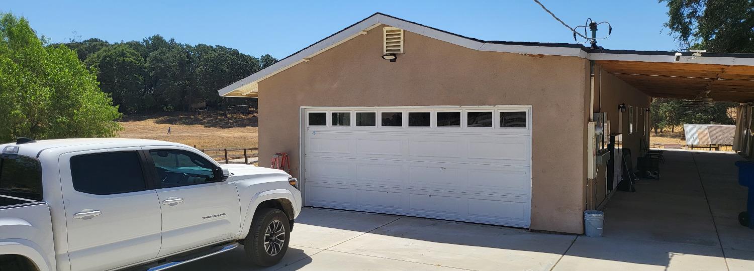 30530 George Smith Road Squaw Valley, CA 93675 - Photo 4 of 23 a front view of a house with entryway
