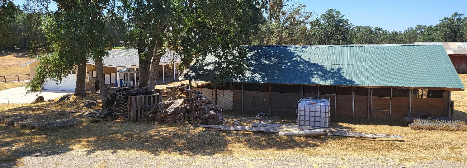 30530 George Smith Road Squaw Valley, CA 93675 - Photo 5 of 23 a backyard of a house with lots of green space