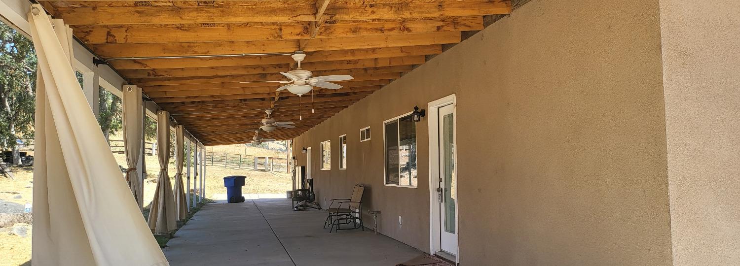 30530 George Smith Road Squaw Valley, CA 93675 - Photo 8 of 23 a view of hallway with a couch