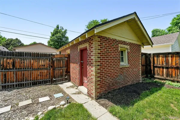 $689,000 | 2549 Holly Street, Denver, CO 80207