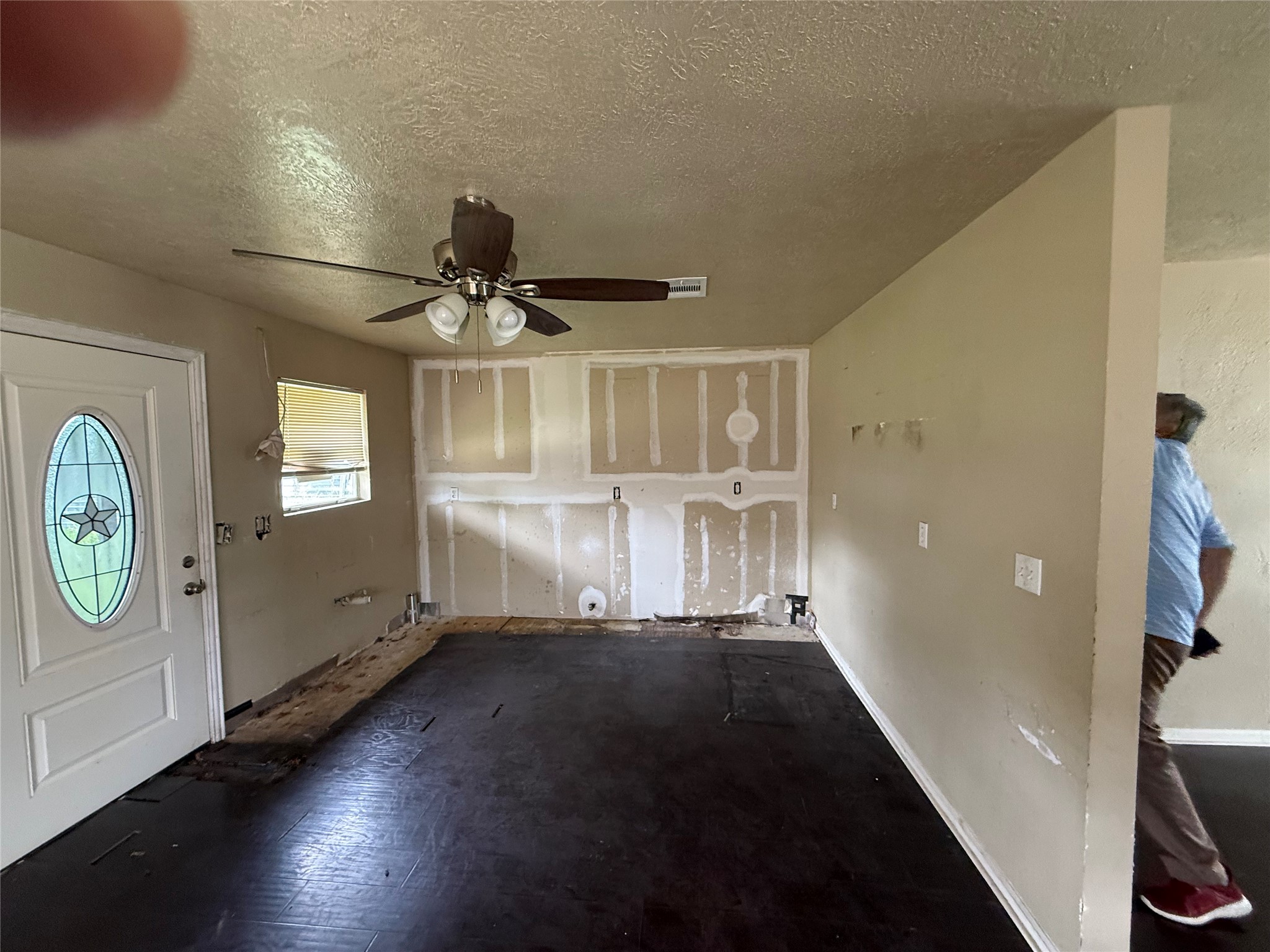 3318 Mooney Road Houston, TX 77093 - Photo 4 of 14 Kitchen Main House