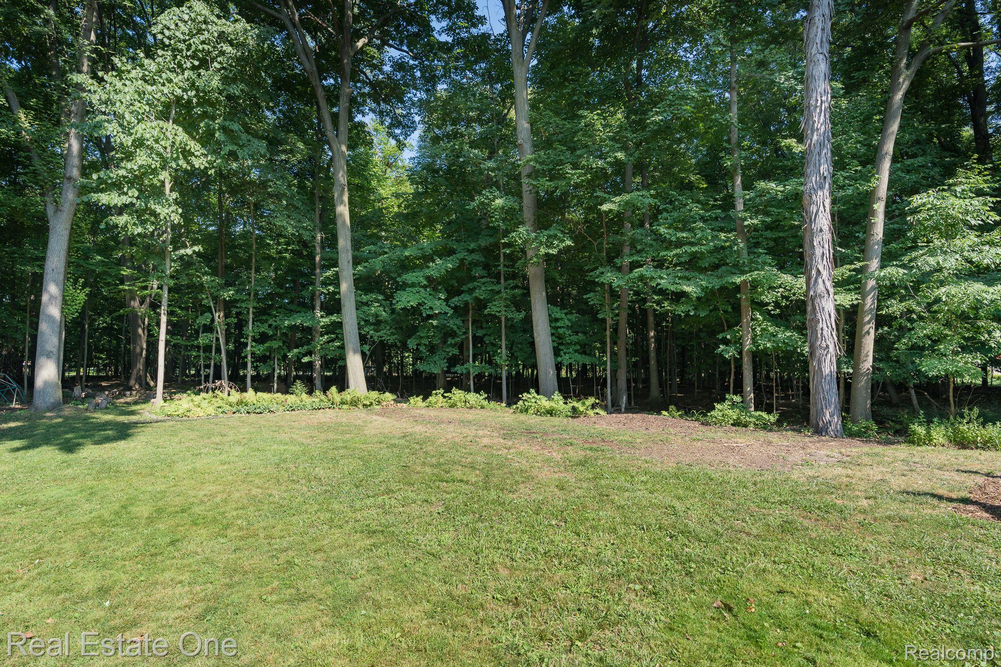 3450 Vardon Drive Rochester, MI 48307 - Photo 27 of 34 Backyard