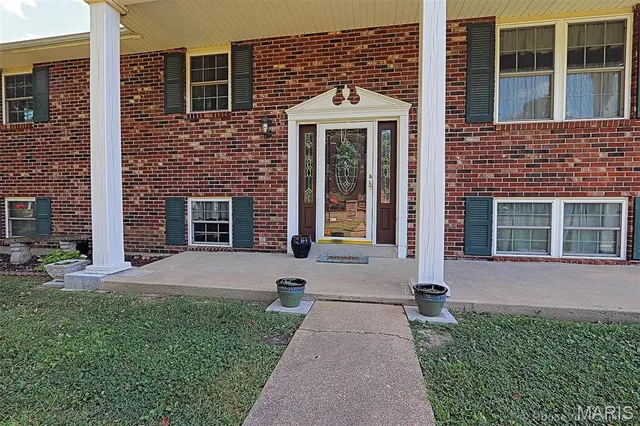 $364,900 | 200 Lisa Drive, Farmington, MO 63640