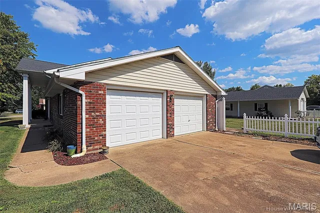 $364,900 | 200 Lisa Drive, Farmington, MO 63640