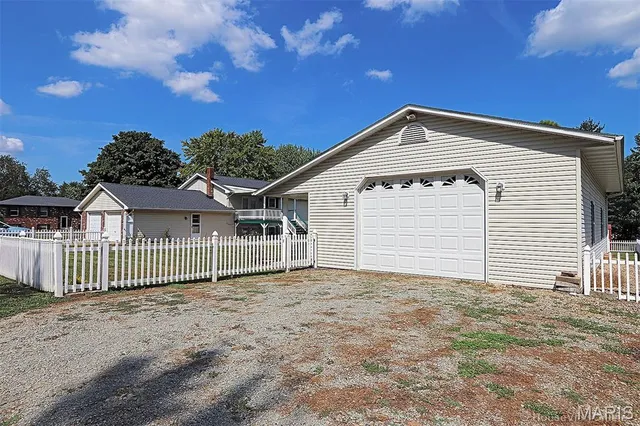 $364,900 | 200 Lisa Drive, Farmington, MO 63640