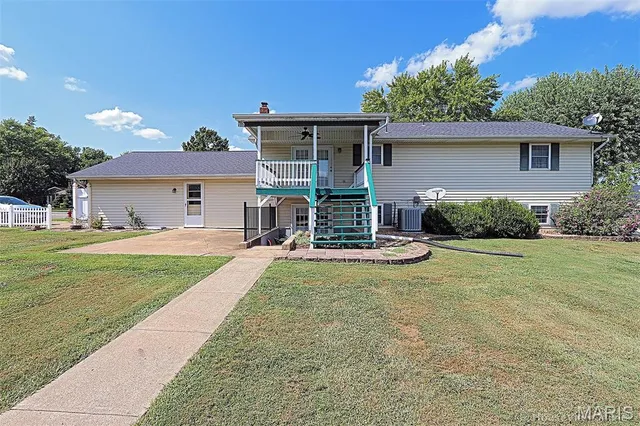 $364,900 | 200 Lisa Drive, Farmington, MO 63640