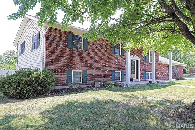 $364,900 | 200 Lisa Drive, Farmington, MO 63640