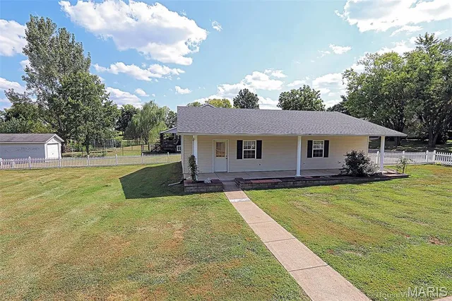 $364,900 | 200 Lisa Drive, Farmington, MO 63640