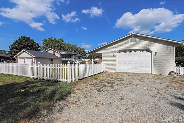 $364,900 | 200 Lisa Drive, Farmington, MO 63640