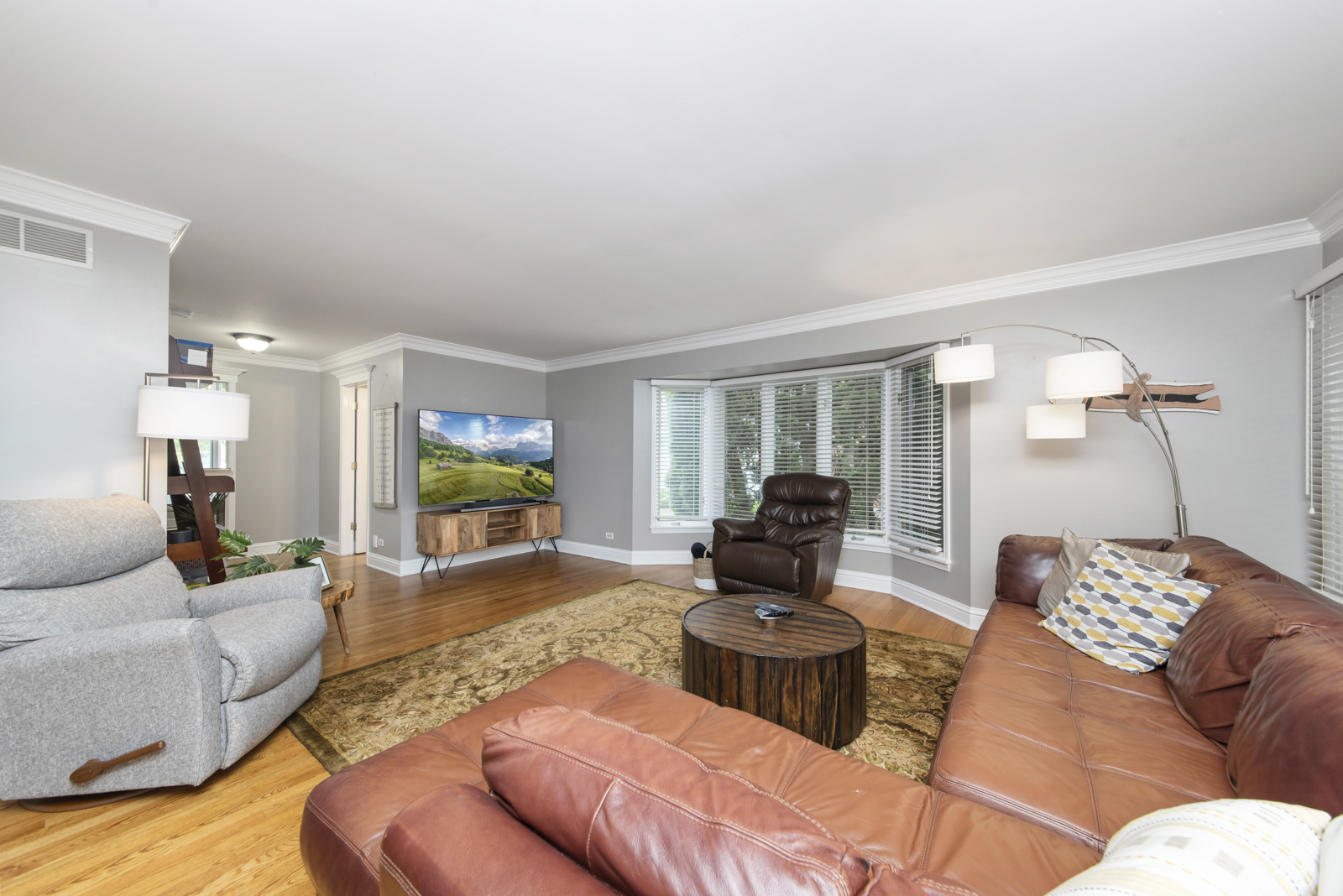 N440 Peter Road Winfield, IL 60190 - Photo 10 of 34 a living room with furniture and a large window