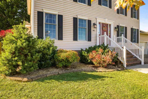 a view of entryway with a front door