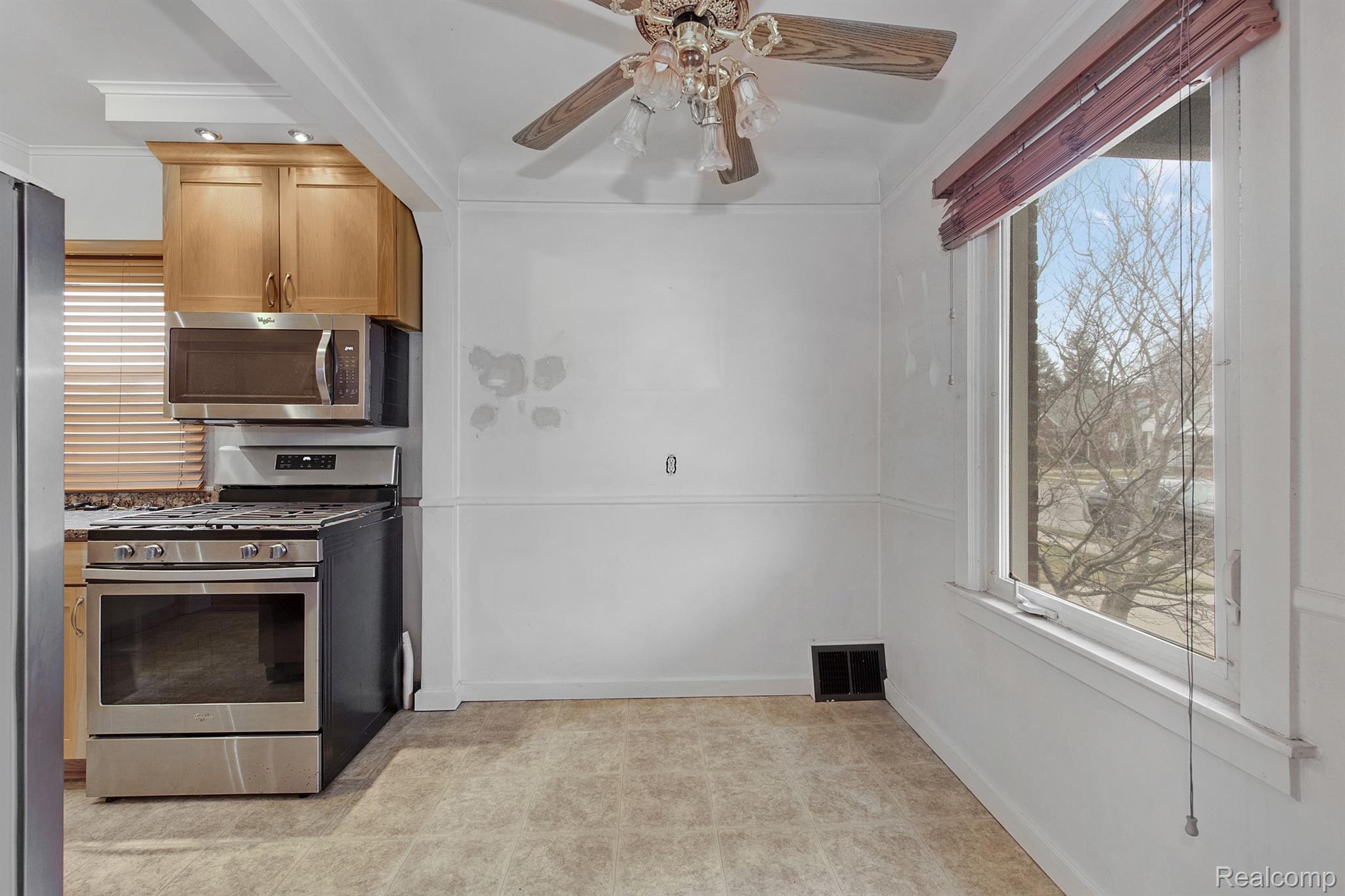 15646 Stephens Road Eastpointe, MI 48021 - Photo 9 of 18 Gallery Image 9