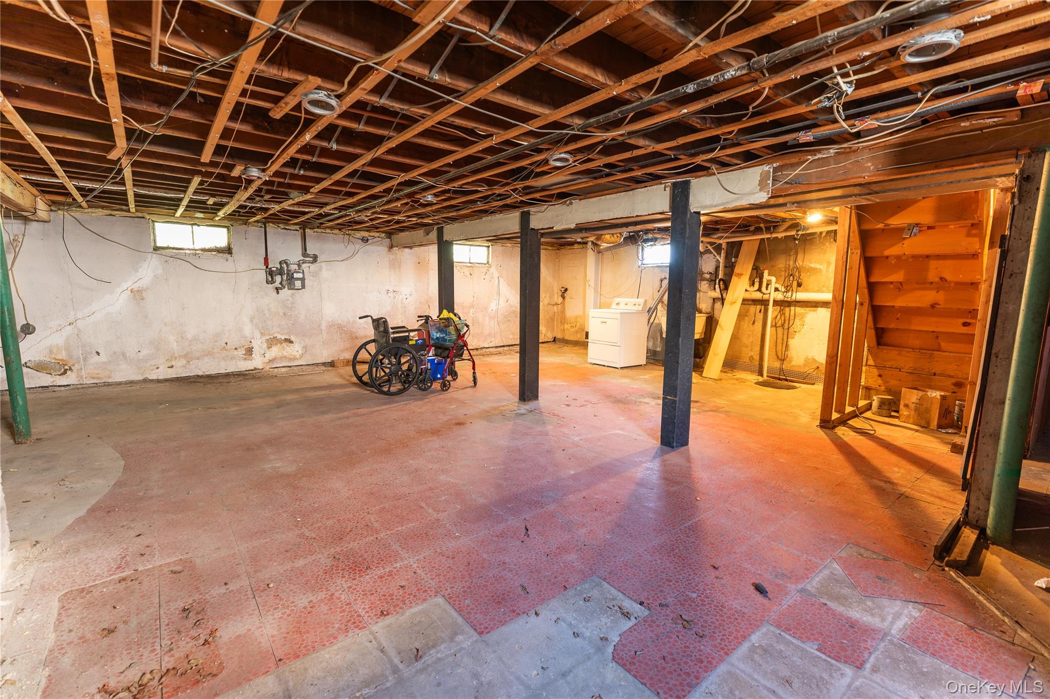 84 Rhoda Avenue North Babylon, NY 11703 - Photo 17 of 23