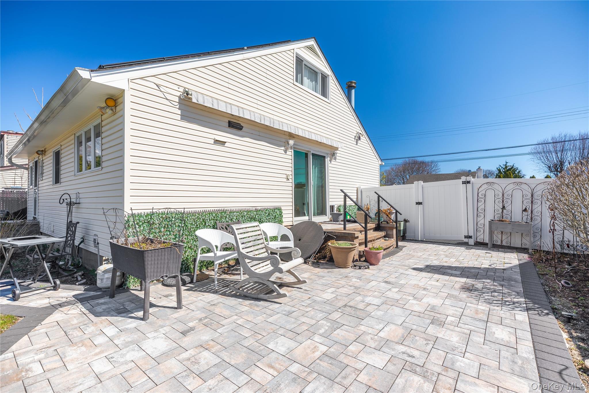 84 Rhoda Avenue North Babylon, NY 11703 - Photo 18 of 23