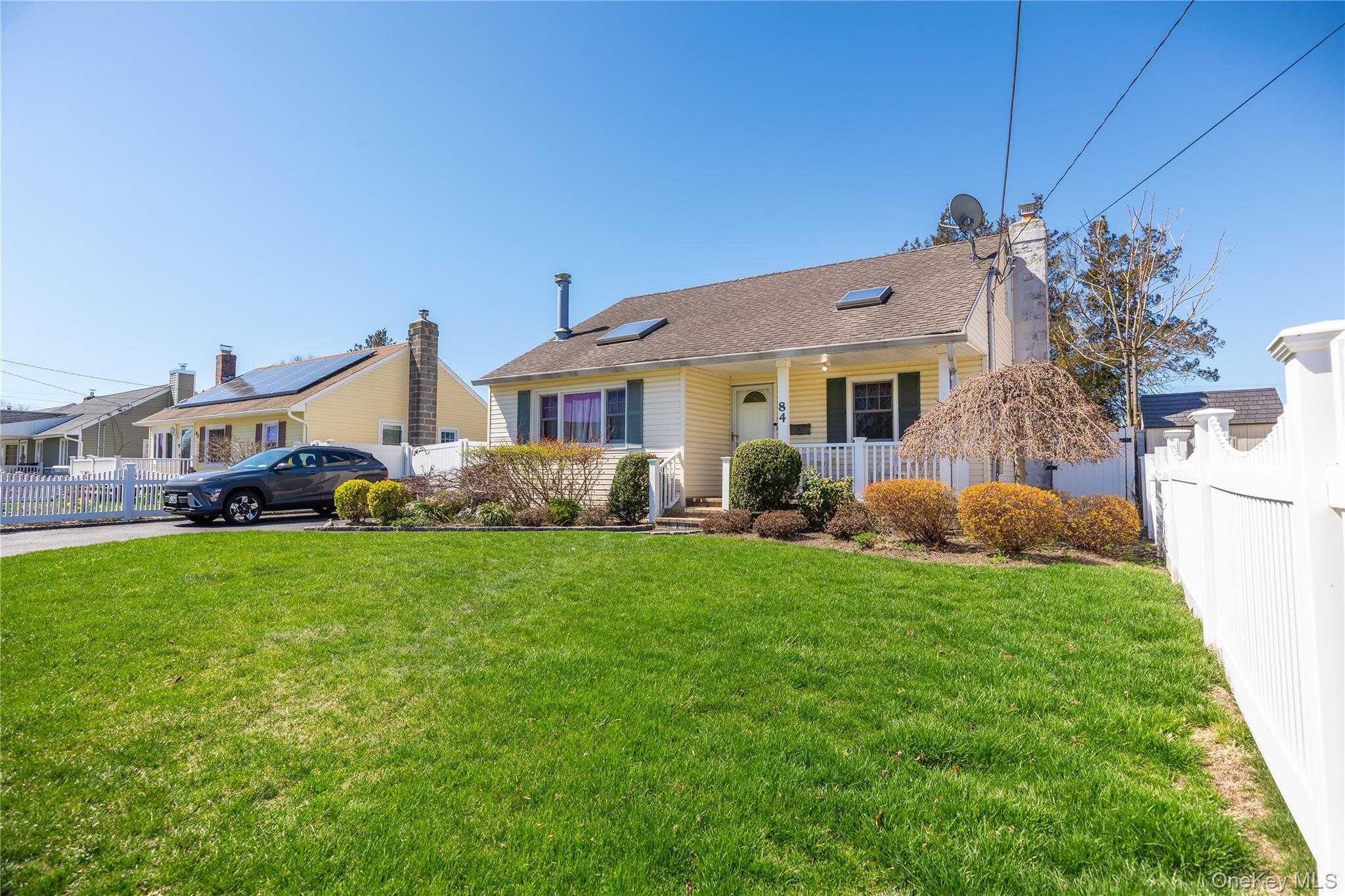 84 Rhoda Avenue North Babylon, NY 11703 - Photo 3 of 23