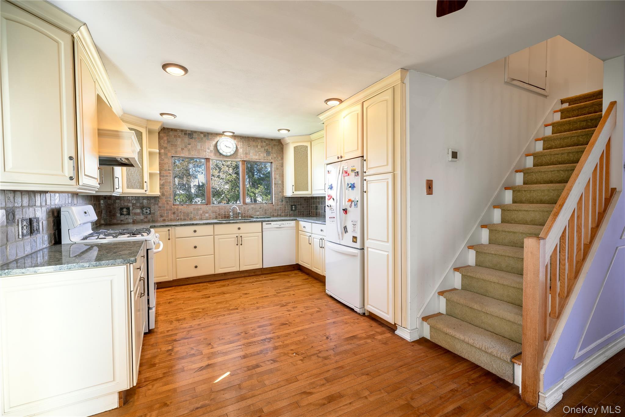 84 Rhoda Avenue North Babylon, NY 11703 - Photo 7 of 23