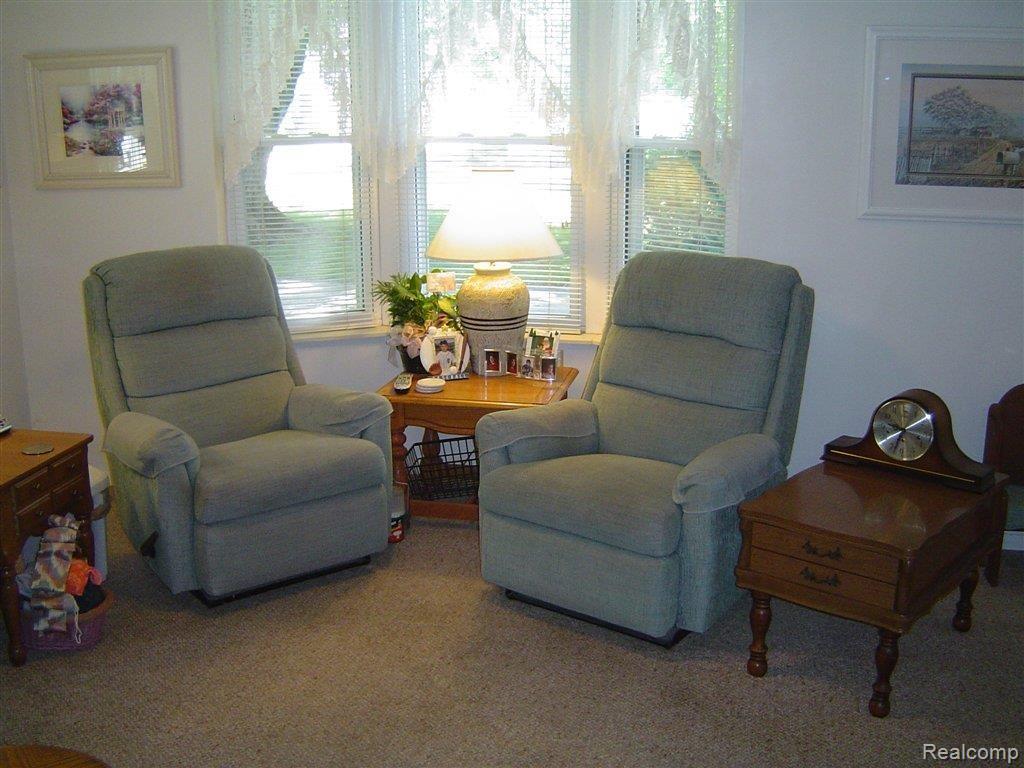 29372 Grix Road New Boston, MI 48164 - Photo 17 of 25 DSC09104.JPG