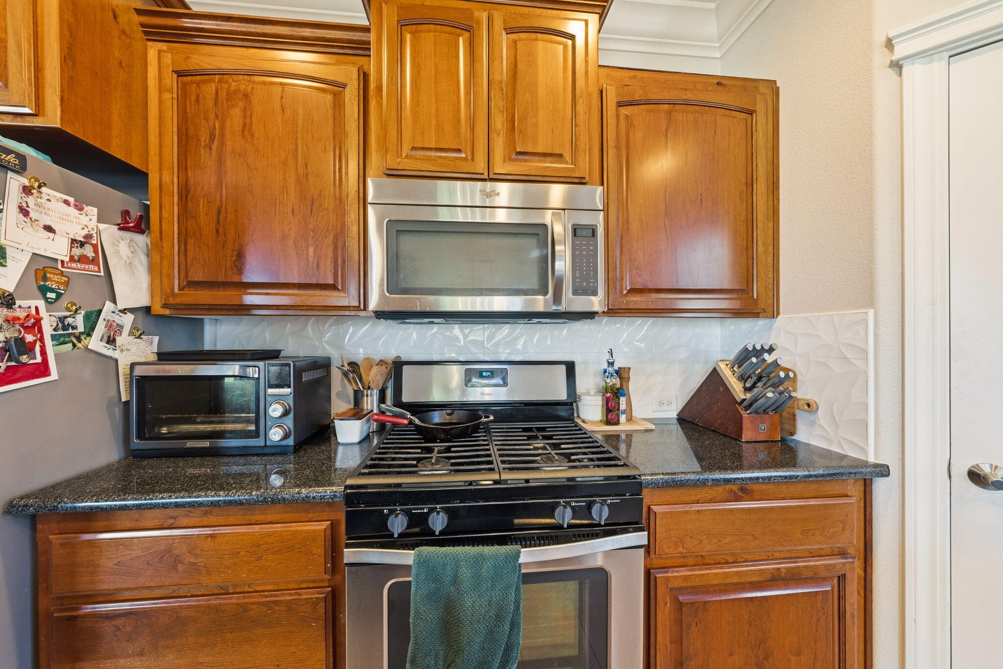 542 El Mango Drive Redding, CA 96003 - Photo 11 of 38 kitchen