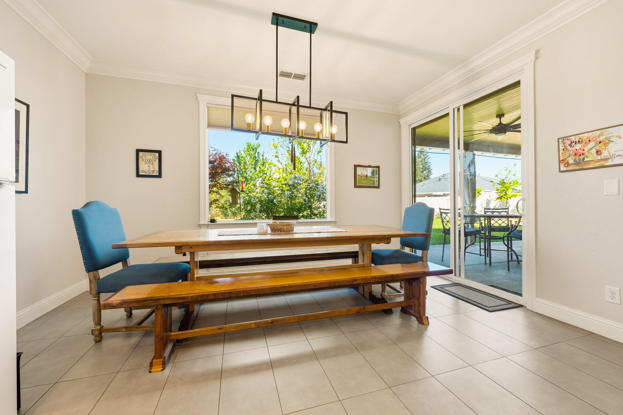 542 El Mango Drive Redding, CA 96003 - Photo 13 of 38 dining