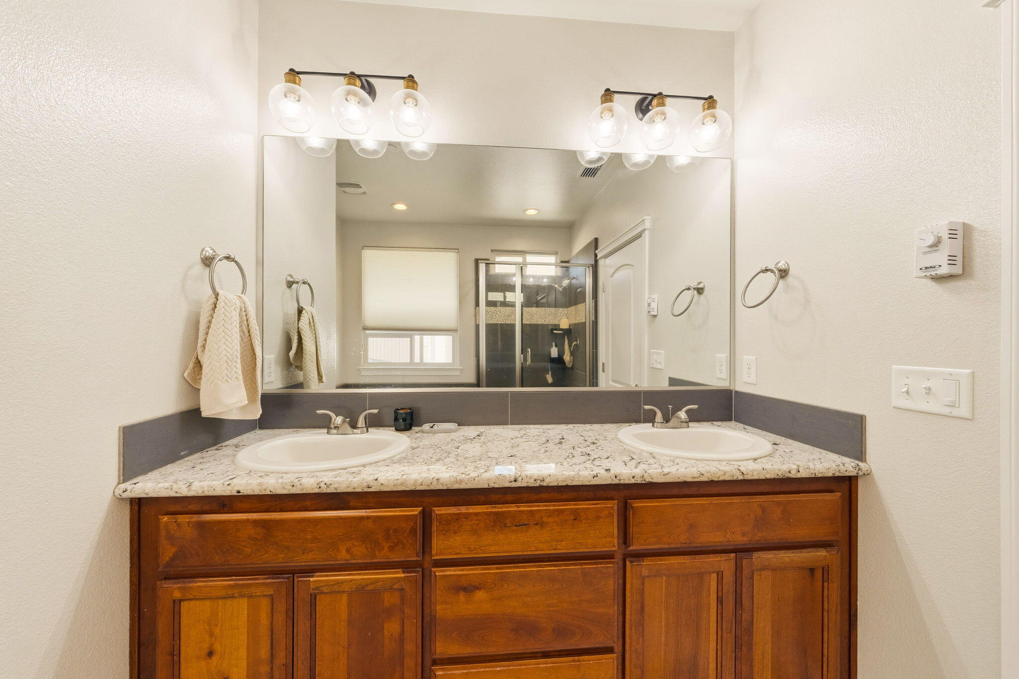 542 El Mango Drive Redding, CA 96003 - Photo 15 of 38 primary bathroom