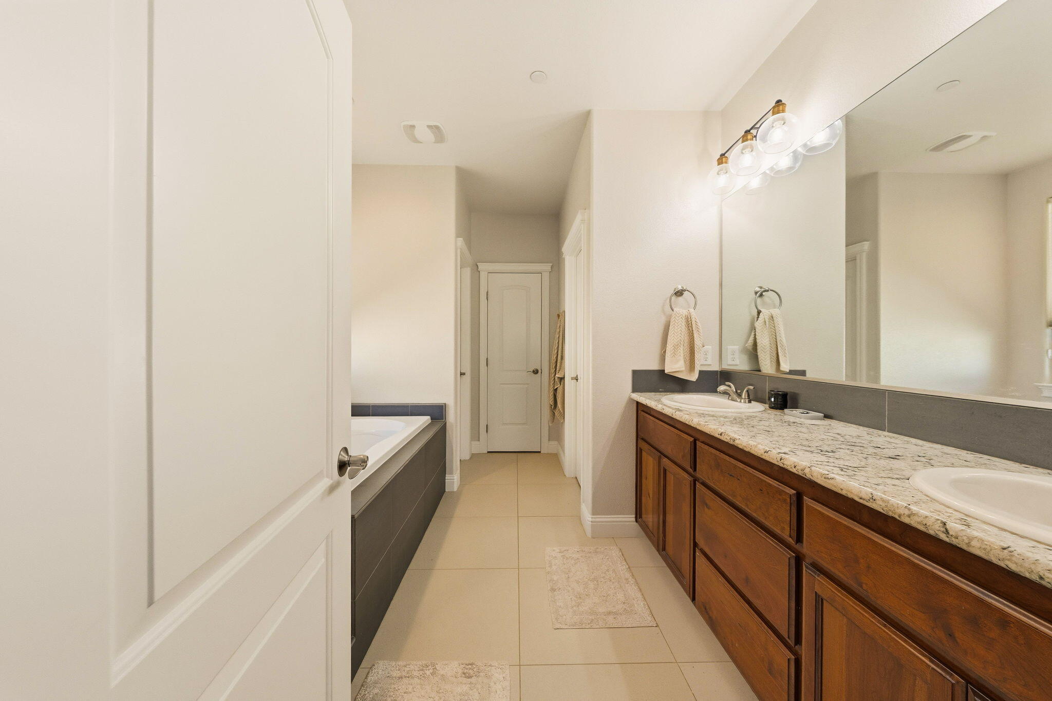 542 El Mango Drive Redding, CA 96003 - Photo 16 of 38 primary bathroom