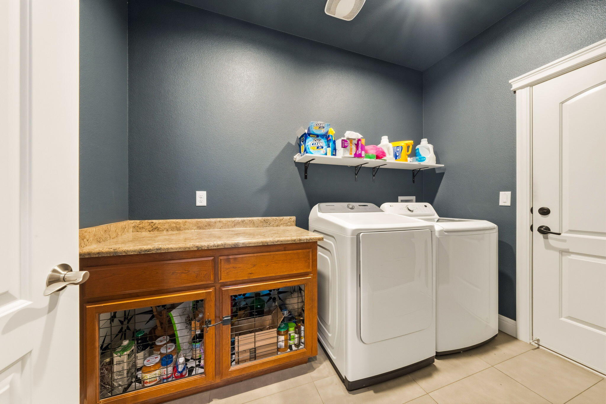 542 El Mango Drive Redding, CA 96003 - Photo 24 of 38 laundry