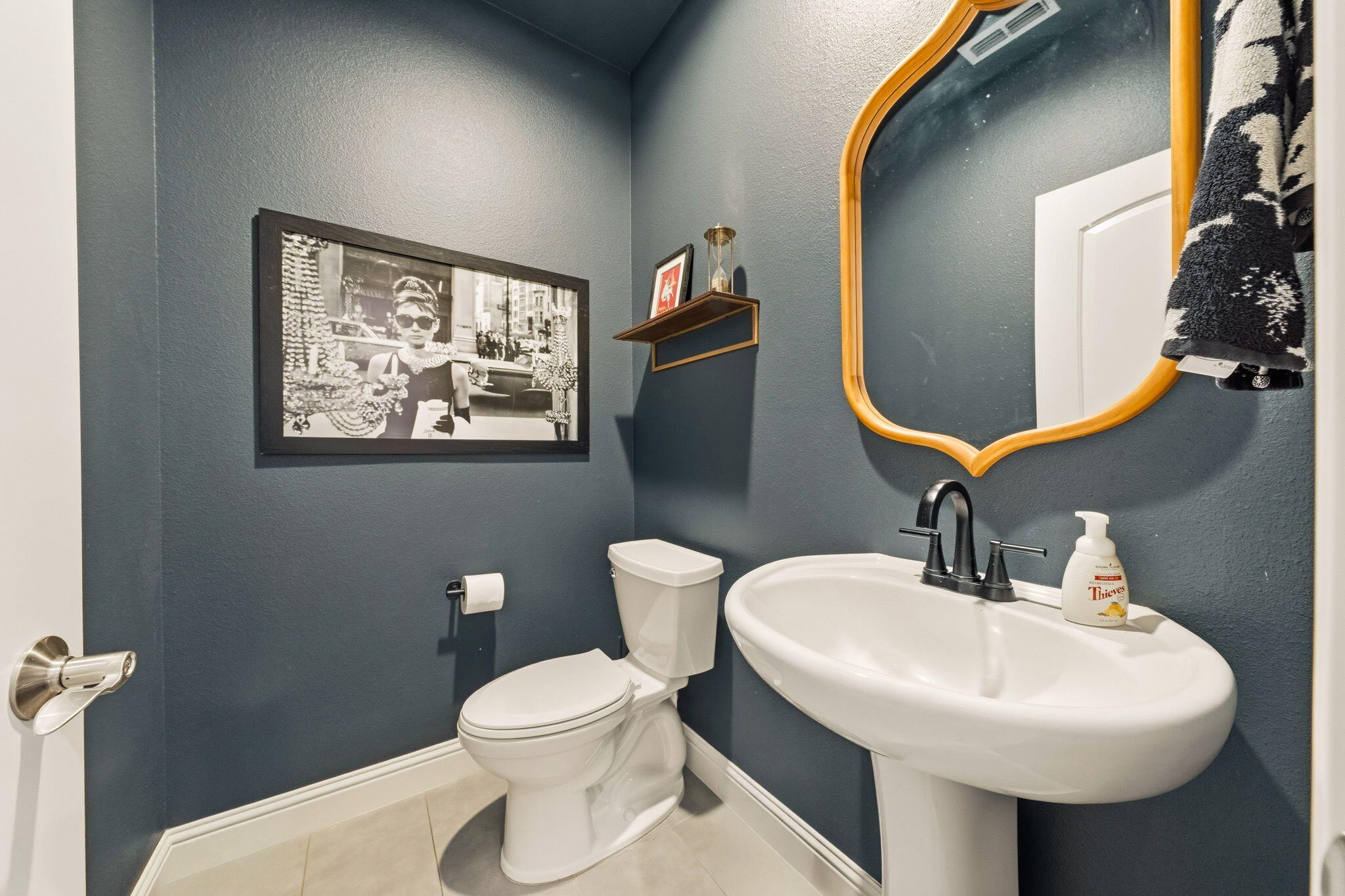 542 El Mango Drive Redding, CA 96003 - Photo 25 of 38 1/2 bath