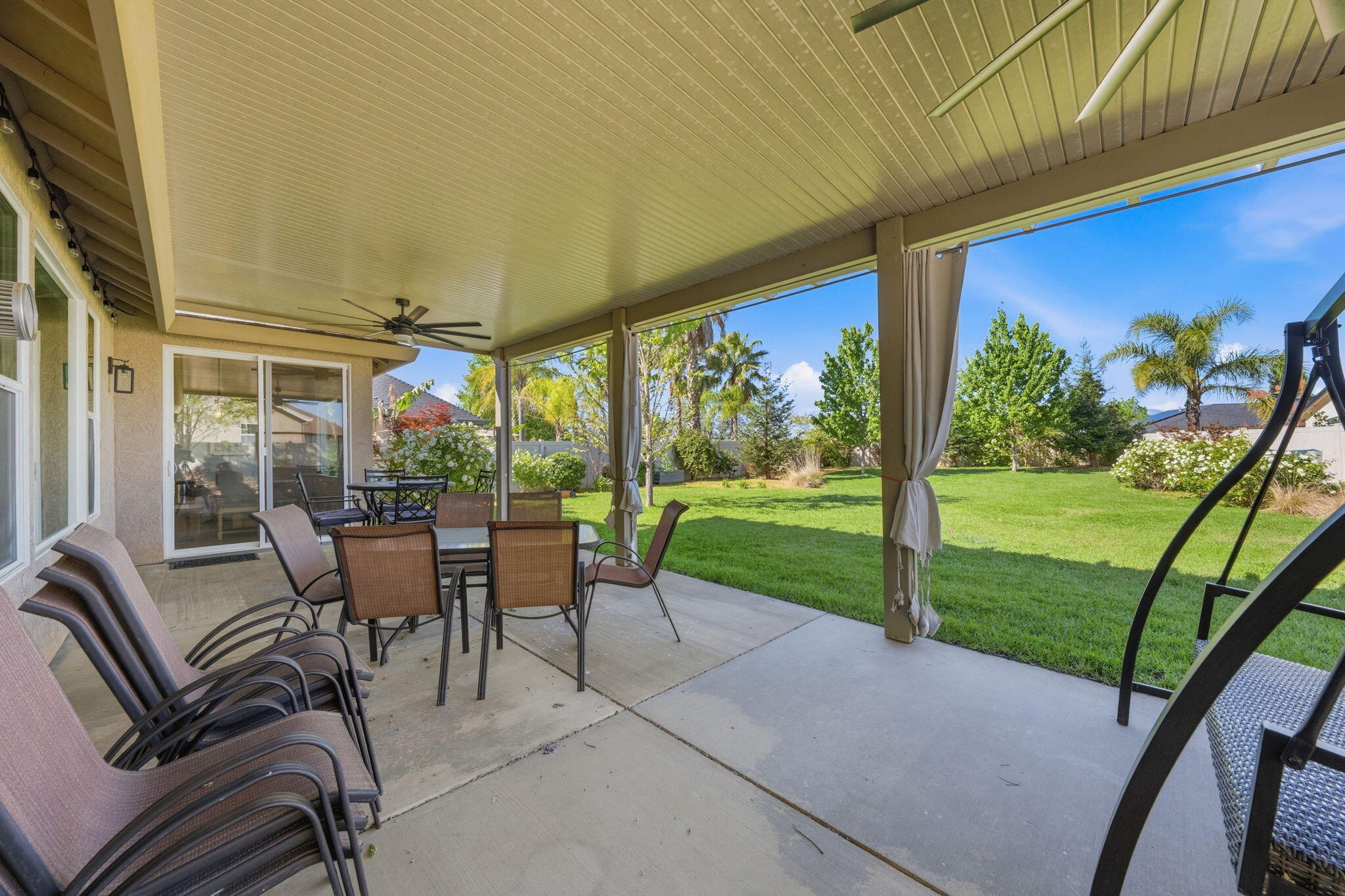 542 El Mango Drive Redding, CA 96003 - Photo 27 of 38 covered patio