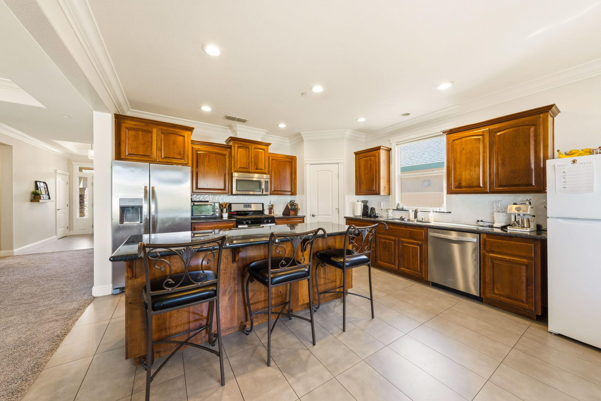 542 El Mango Drive Redding, CA 96003 - Photo 8 of 38 kitchen
