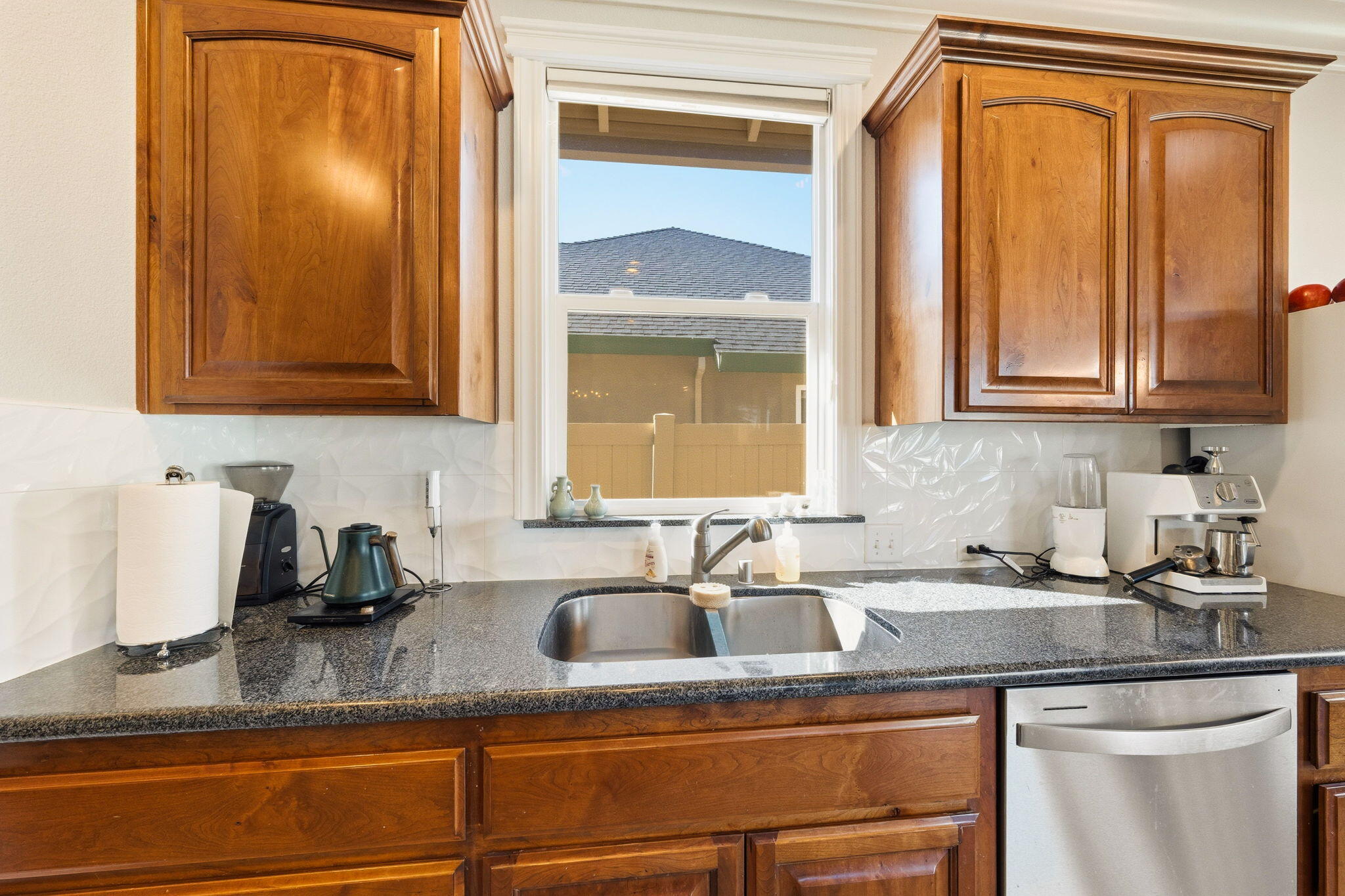 542 El Mango Drive Redding, CA 96003 - Photo 10 of 38 kitchen