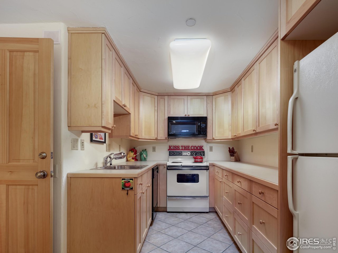 3015 3rd Street Boulder, CO 80304 - Photo 37 of 40 Full Kitchen in Apartment