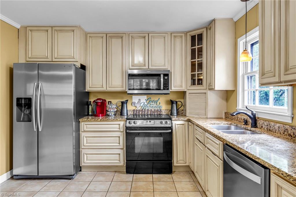 7018 Upland Road Clemmons, NC 27012 - Photo 5 of 41 Gallery Image 5