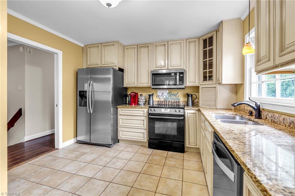 7018 Upland Road Clemmons, NC 27012 - Photo 7 of 41 Gallery Image 7