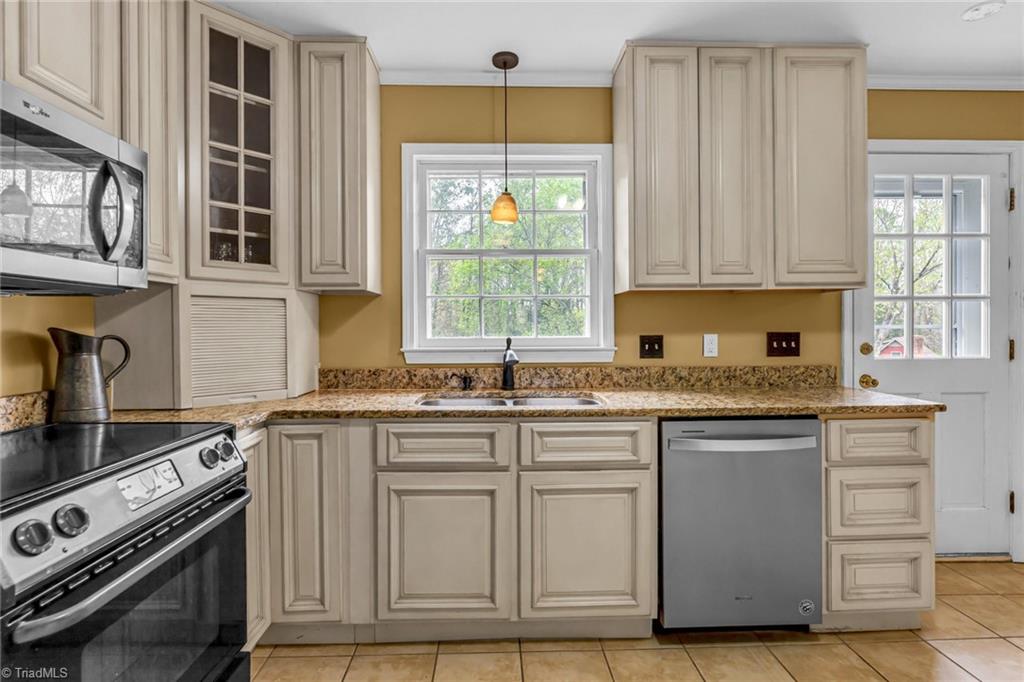 7018 Upland Road Clemmons, NC 27012 - Photo 8 of 41 Gallery Image 8