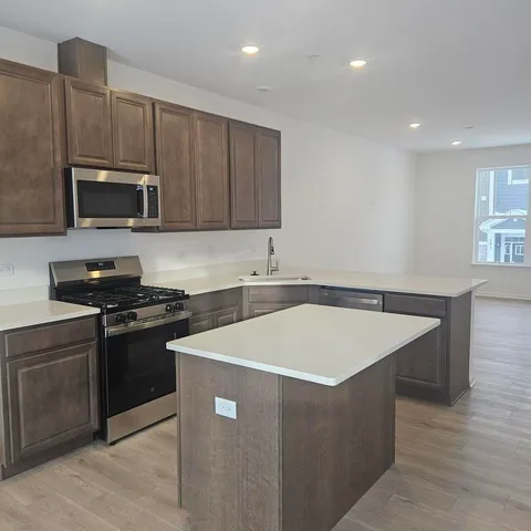 $3,200 | 233 Settlers Place, West Dundee, IL 60118