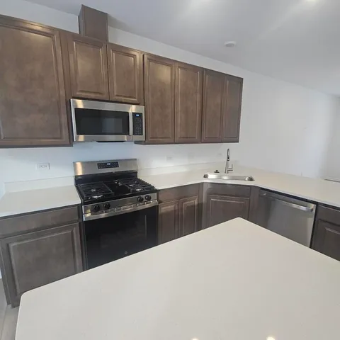 $3,200 | 233 Settlers Place, West Dundee, IL 60118