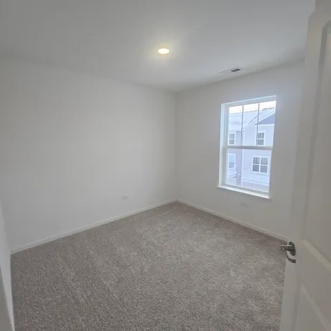 $3,200 | 233 Settlers Place, West Dundee, IL 60118